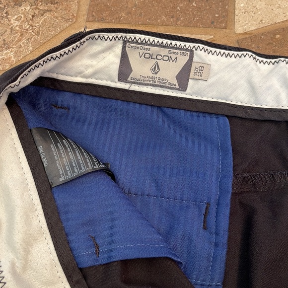 Volcom Twill Shorts Size 28 - Picture 3 of 7